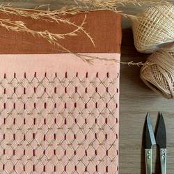 Sashiko-Stickerei Stoff in Sashiko-Technik bestickt
